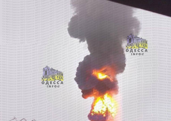  Росіяни знову вдарили по порту в Одесі: є влучання в резервуари 